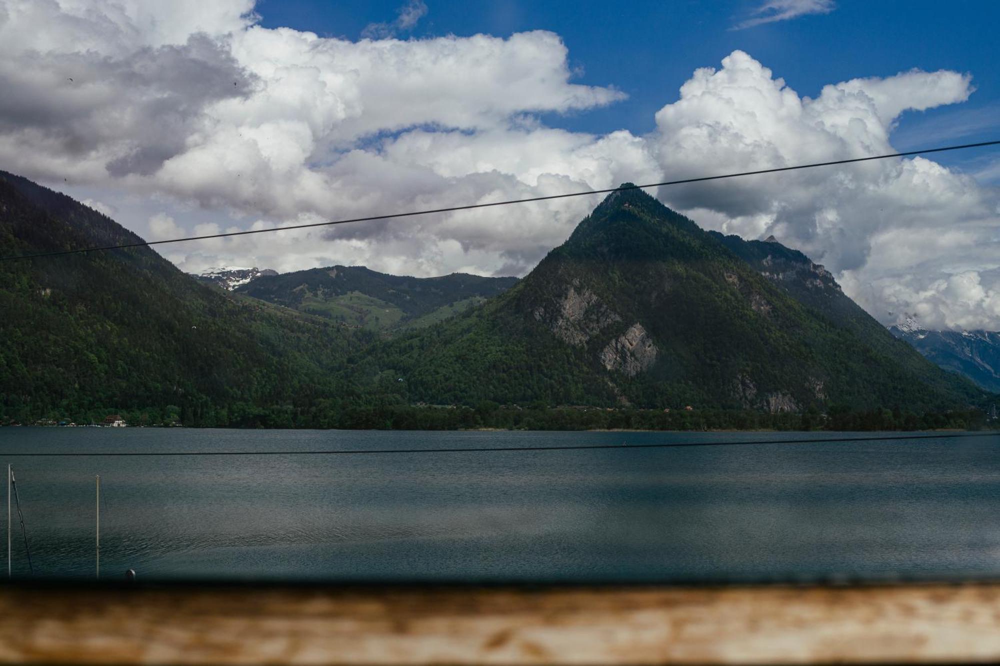 Au Bord Du Lac Därligen Екстериор снимка