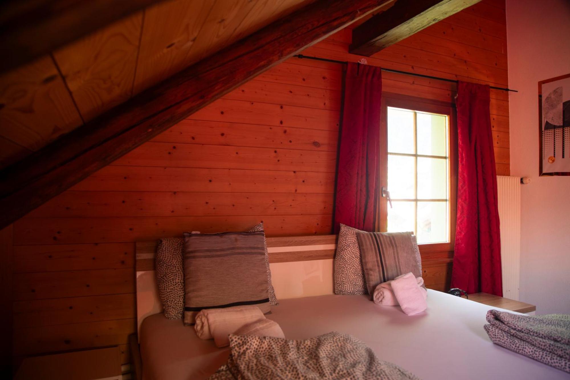 Au Bord Du Lac Därligen Екстериор снимка