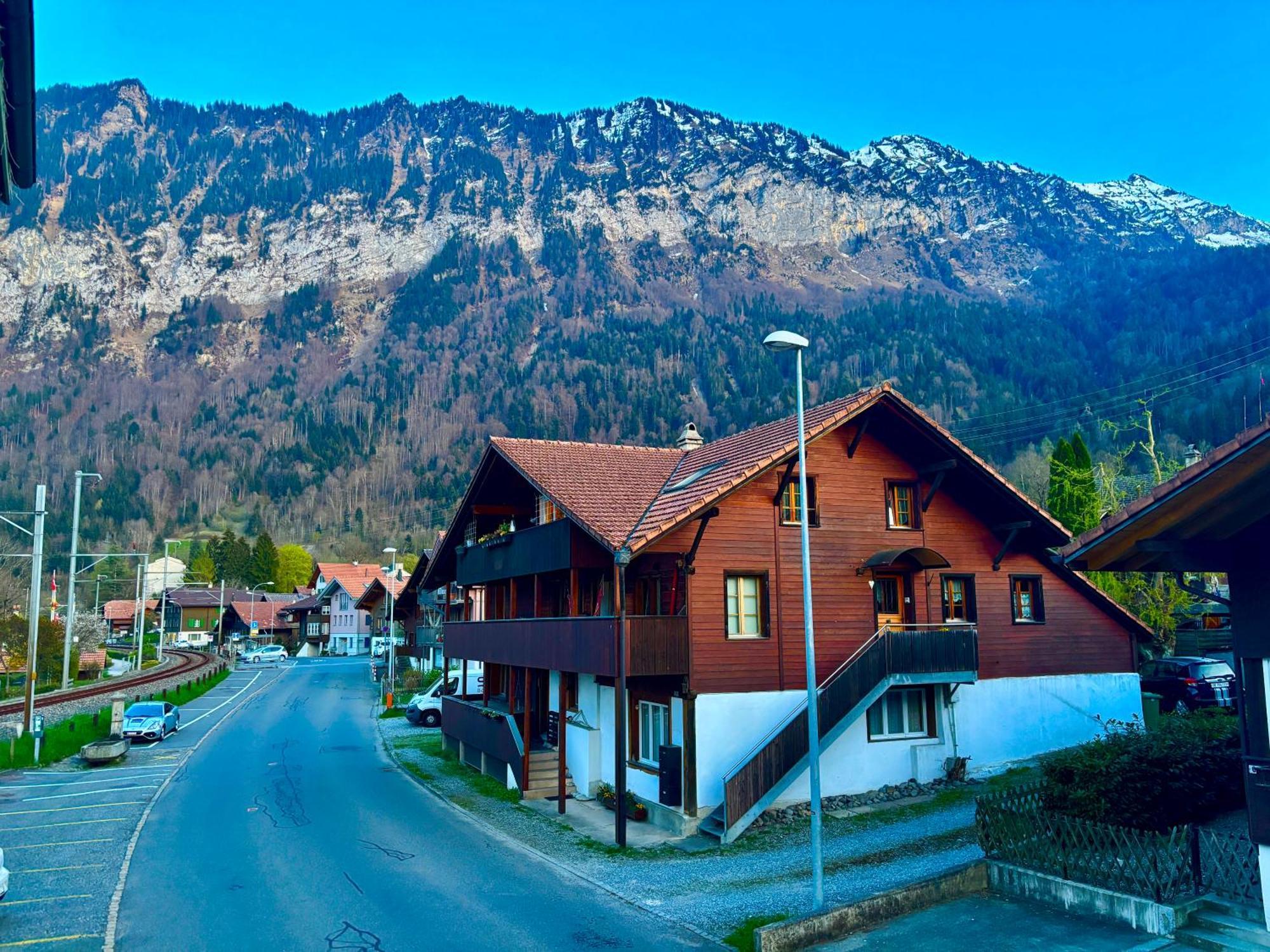 Au Bord Du Lac Därligen Екстериор снимка