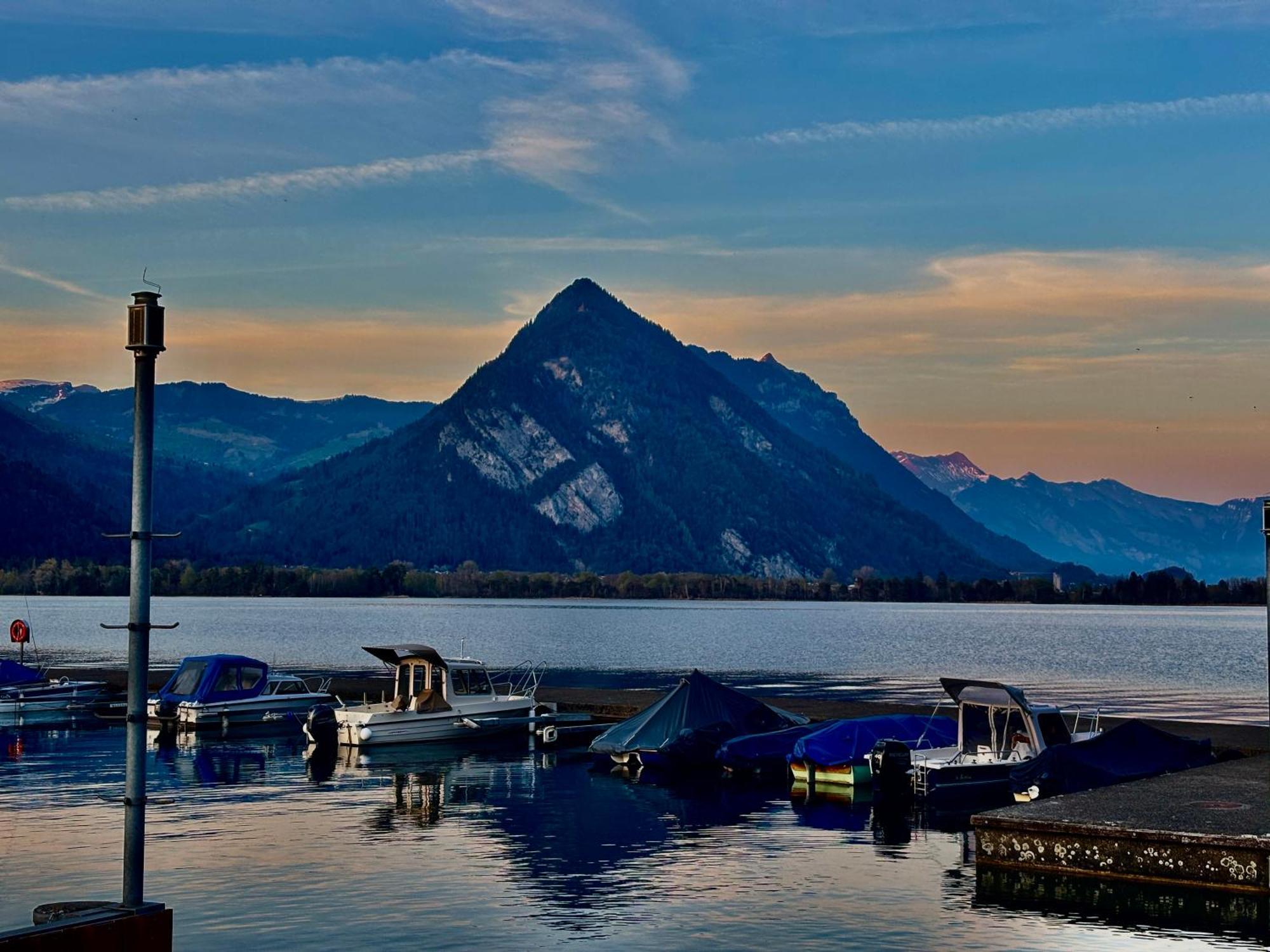 Au Bord Du Lac Därligen Екстериор снимка